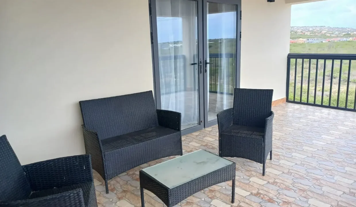 jungle-pamplona-bonaire-rentals-for-long-term-private-balcony