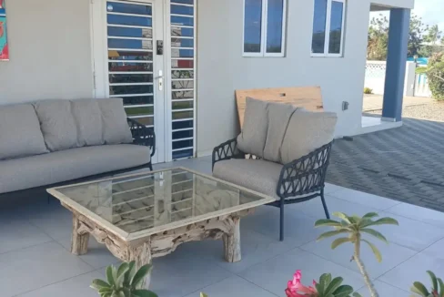 Front view of Frater, a spacious 3-bedroom rental in Bonaire.